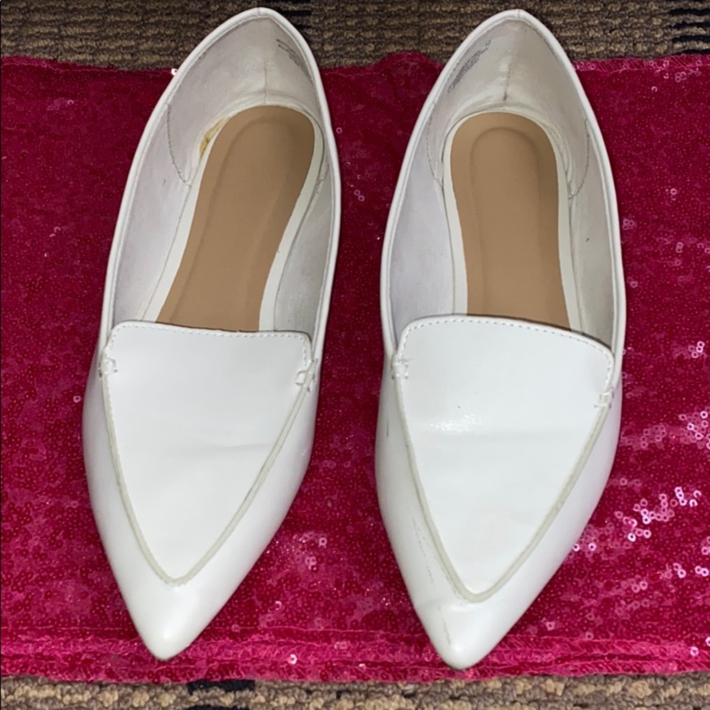 WHITE FLATS